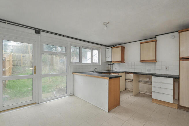 240 Beadlemead, Netherfield, Milton Keynes, Buckinghamshire, MK6 4JA