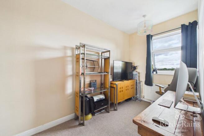 2 bed Terraced to rent Image 6