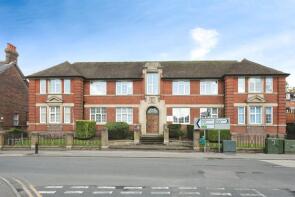 Flat 7, 53 Copsham House, Broad Street, Chesham HP5 3EA