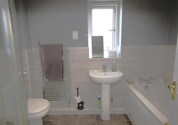 4 bed Detached for sale Image 12