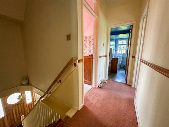FIRST FLOOR LANDING