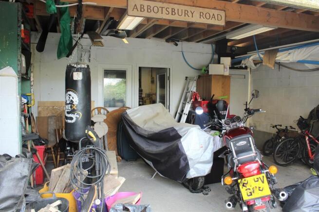 Garage/Workshop