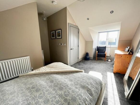 3 bed Terraced to rent Image 9
