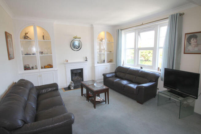 Sitting/dining room