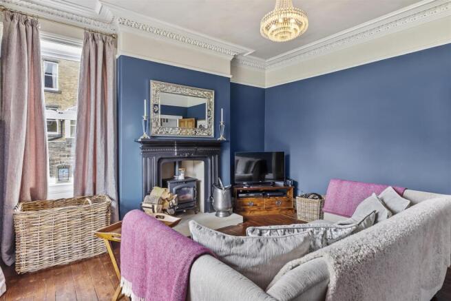 6 bed House for sale Image 5