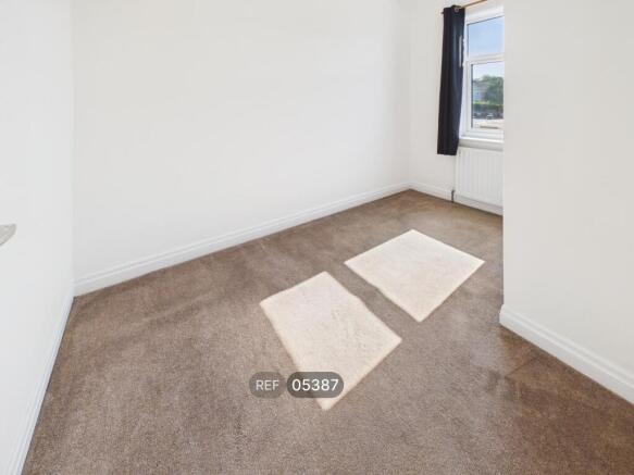 2 bed Terraced to rent Image 9