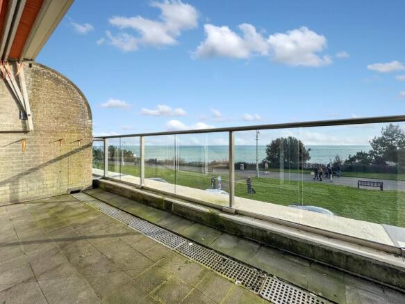 The Leas, Folkestone, Kent CT20 2DT photo 4