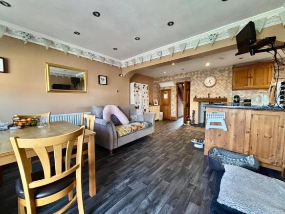 3 bed Semi-Detached for sale Image 6