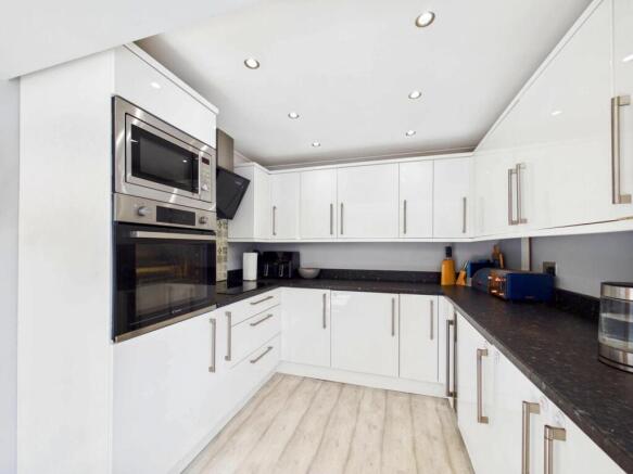 3 bed Semi-Detached for sale Image 12