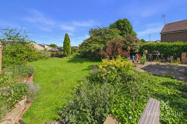 5 bed Detached for sale Image 7