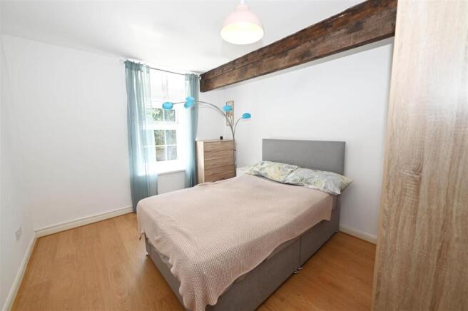 5 bed Detached for sale Image 12