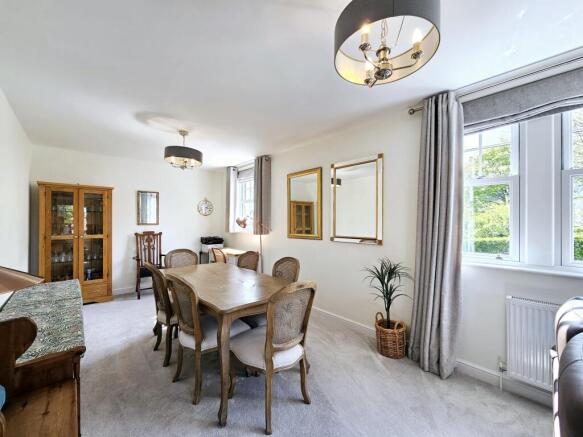 2 bed Flat for sale Image 4