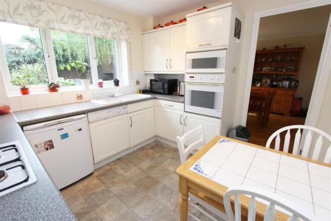 KITCHEN/BREAKFAST RO