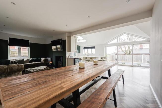 4 bed Detached for sale Image 6