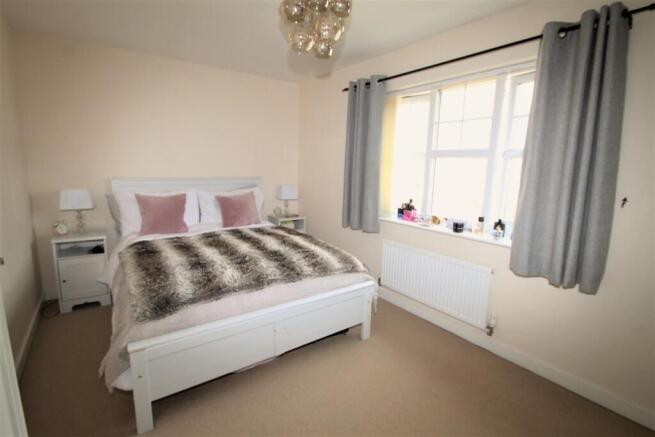2 bed Terraced to rent Image 4