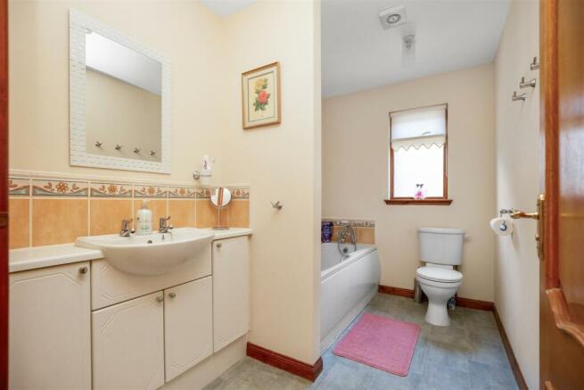 26 Greenacres Kingseat21.jpg