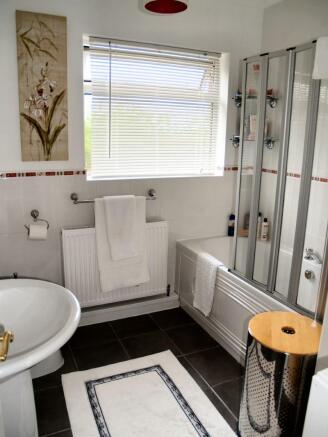 FAMILY BATHROOM