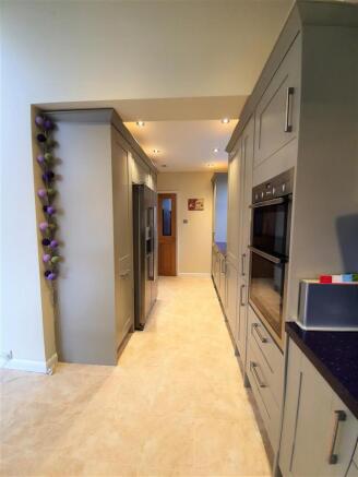 7 Glenhurst Avenue - kitchen hallway.jpg