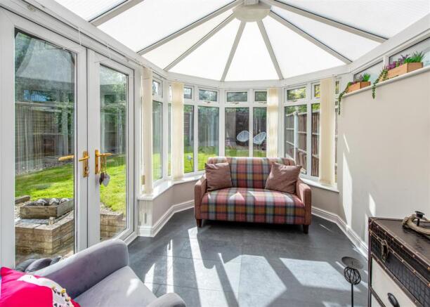 52 Manor Drive-conservatory.jpg