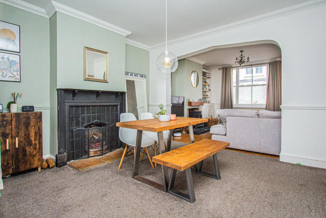 Lounge/Dining Roo...