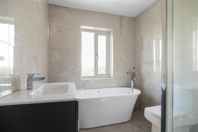 4 bed Semi-Detached for sale Image 12
