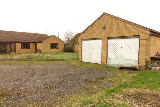 DOUBLE GARAGE