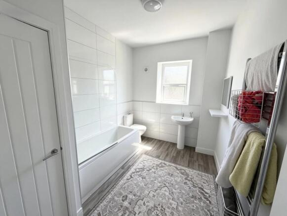 3 bed Terraced to rent Image 10