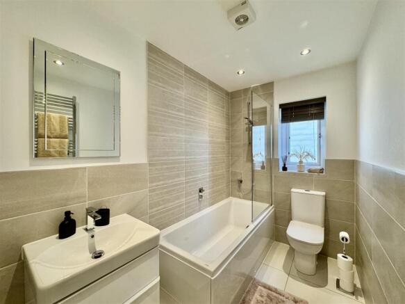 4 bed Detached for sale Image 4