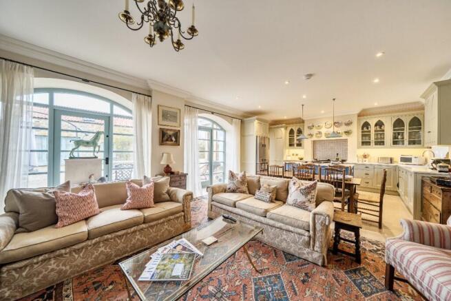 4 bed Detached for sale Image 5