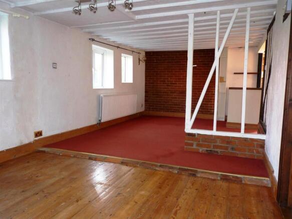 LOUNGE / DINING ROOM