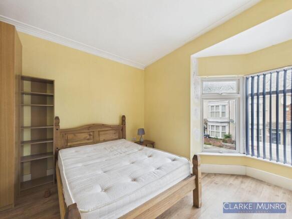 6 bed Town House to rent Image 8