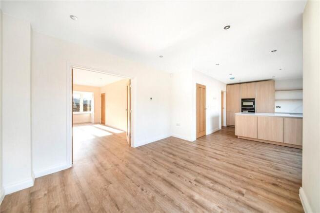 4 bed Detached for sale Image 5