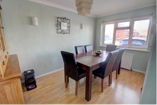 Yopa - Paddock Drive, Chelmsford, CM1 (3)
