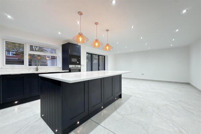 KITCHEN & DINING ROOM
