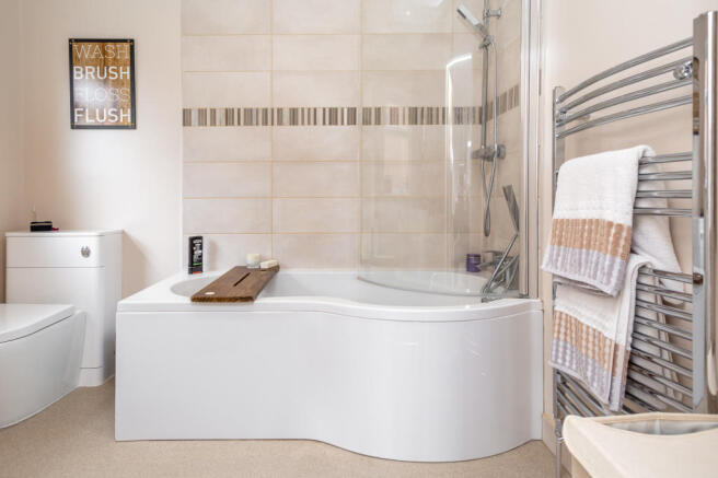 Master Ensuite 1