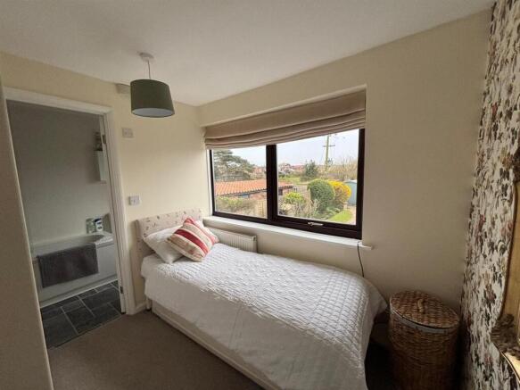 2 bed House for sale Image 11