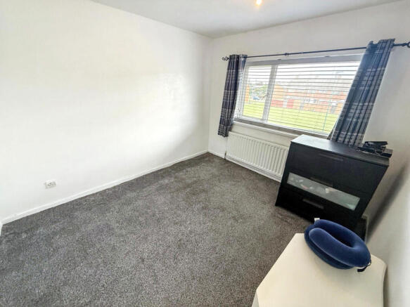 5 bed Semi-Detached for sale Image 9