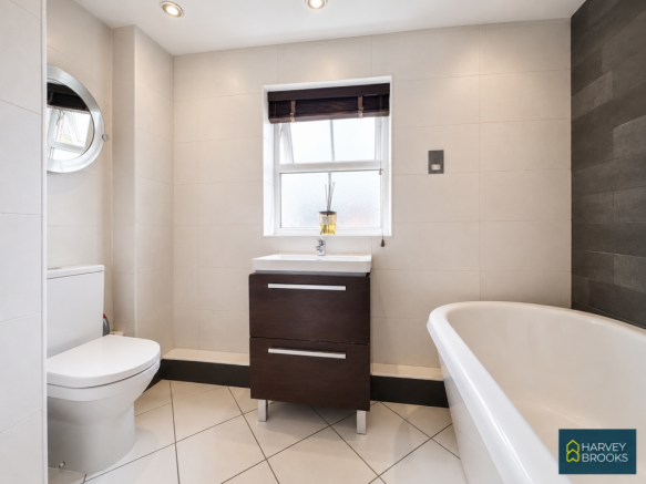 4 bed Detached for sale Image 12