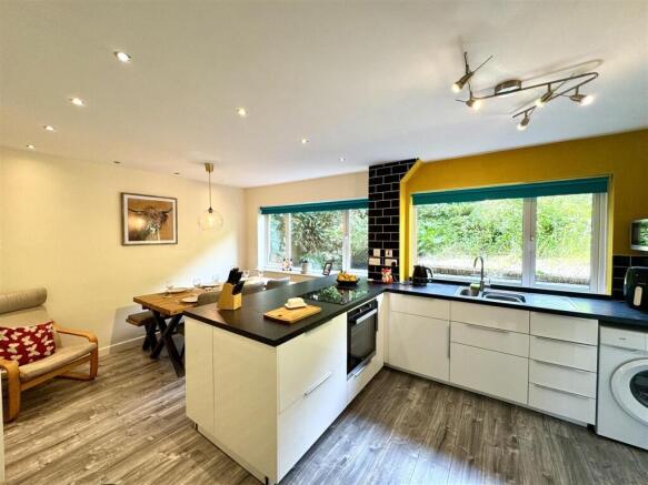 OPEN PLAN KITCHEN/DINING ROOM