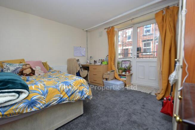 6 bed Terraced to rent Image 11