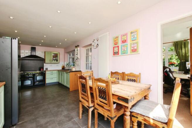 5 bed Detached for sale Image 10