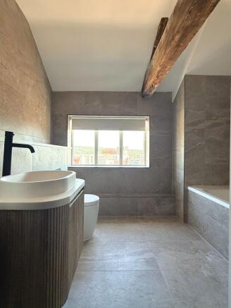 2 bed Penthouse to rent Image 11