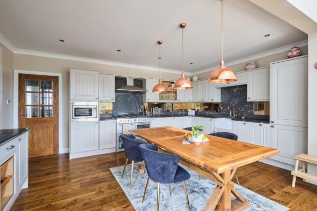 4 bed Detached for sale Image 6