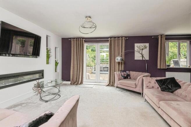 5 bed Detached for sale Image 5