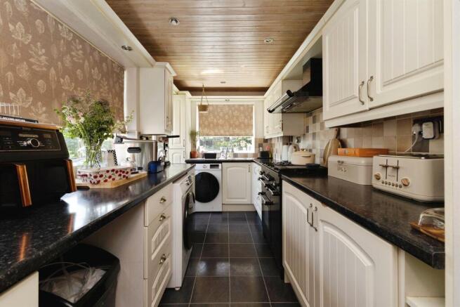 3 bed Terraced for sale Image 4