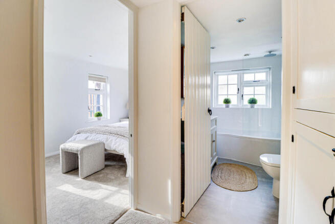 Bedroom/Bathroom