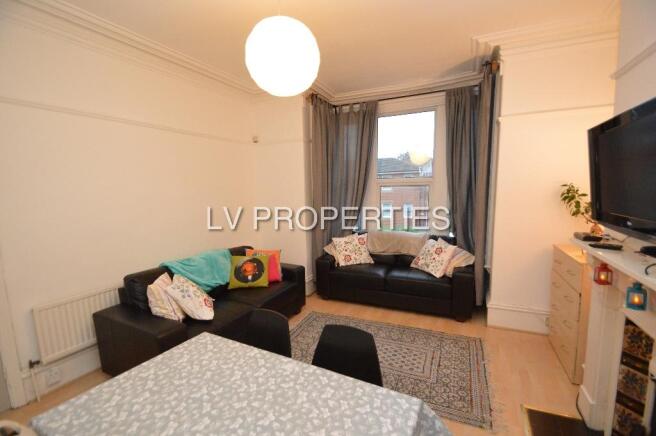 6 bed Terraced to rent Image 8