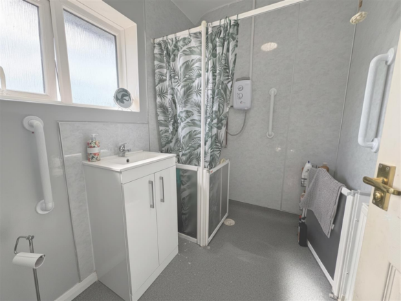3 bed Terraced for sale Image 8