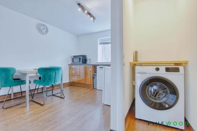 KITCHEN DINER/UTILITY ALCOVE