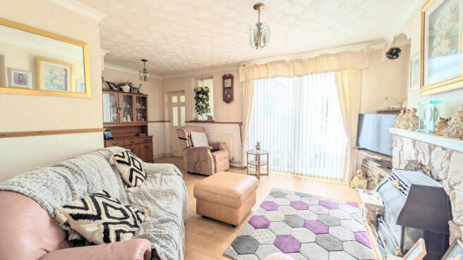 PXL_20251001_094606988.MP~2